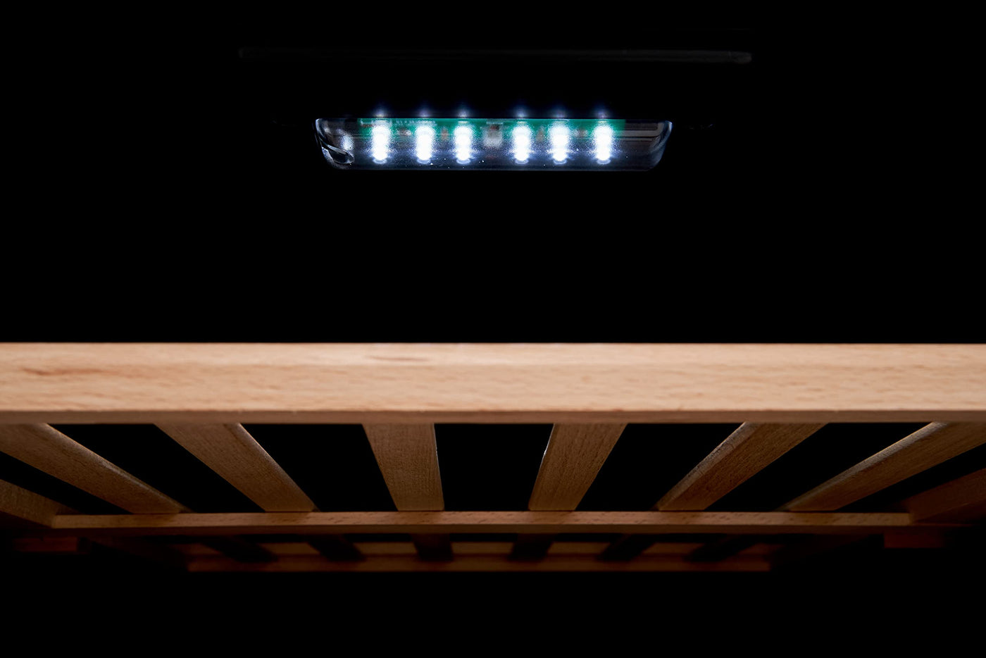 Respekta Weinkühlschrank freistehend für 77 Standardflaschen / 193 L Nutzinhalt/Regelbares Thermostat 5-22°C/Touch Control/LED Leuchte/Wechselbarer Türanschlag/Max. 43 dB/WKS 77