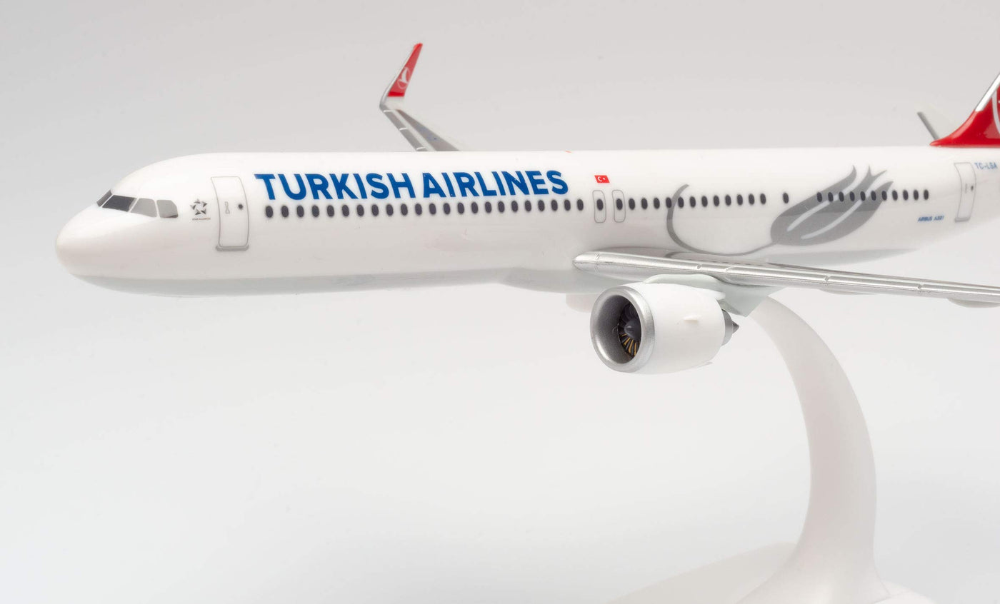 herpa 612210 – Airbus A321neo, Turkish Airlines, Wings, Modell Flugzeug mit Standfuß, Flieger, Modellbau, Miniaturmodelle, Sammlerstück, Kunststoff, Snap Fit - Maßstab 1:200