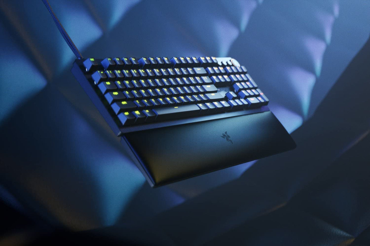 Razer Huntsman V2 (Purple Switch) - Praktisch latenzfreie optische Gaming-Tastatur (Handballenauflage, 4 Medientasten, Doubleshot PBT-Tastenkappen) QWERTZ DE-Layout | Schwarz