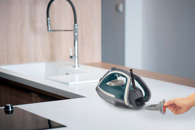 Tefal Dampfbügeleisen Ultragliss Plus, 2800 W, abnehmbarer Kalk-Kollektor, kratzfeste Bügelsohle, 50 g/Min. Dampfabgabe, 260 g/Min. Dampfstoß, Abschaltautomatik, türkis/grau, FV6842