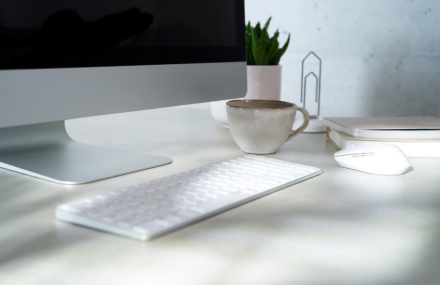 Rapoo 9700M kabelloses Tastatur-Maus Set Wireless Deskset 1600 DPI Sensor wiederaufladbarer Akku flaches Aluminium Design DE-Layout QWERTZ PC & Mac - weiß