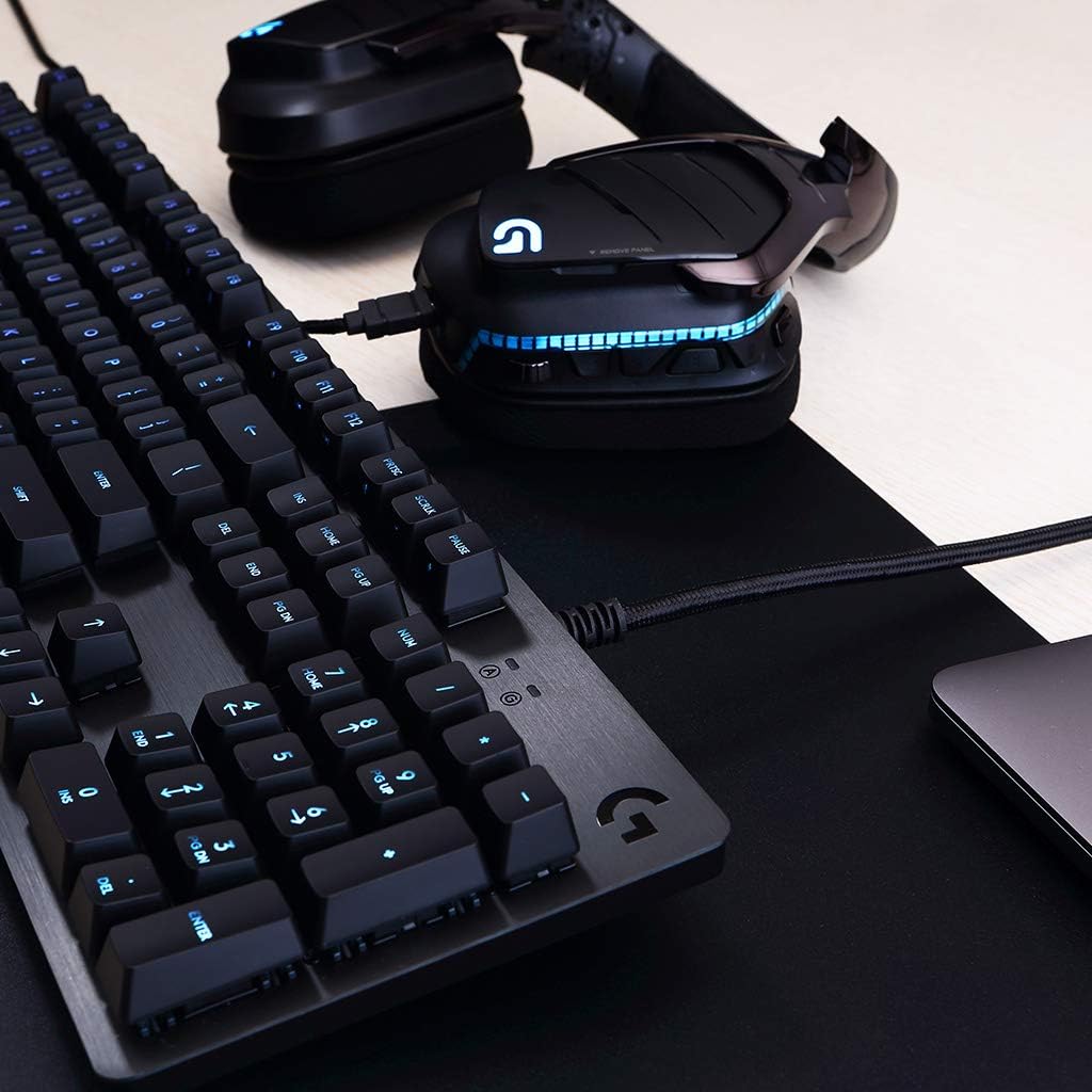 Logitech G513 mechanische Gaming-Tastatur, GX Brown Taktile Switches, RGB-Beleuchtung, USB-Durchschleife, Handballenauflage mit Memory Foam, Aluminium-Gehäuse, Deutsches QWERTZ-Layout - Carbon/Schwarz