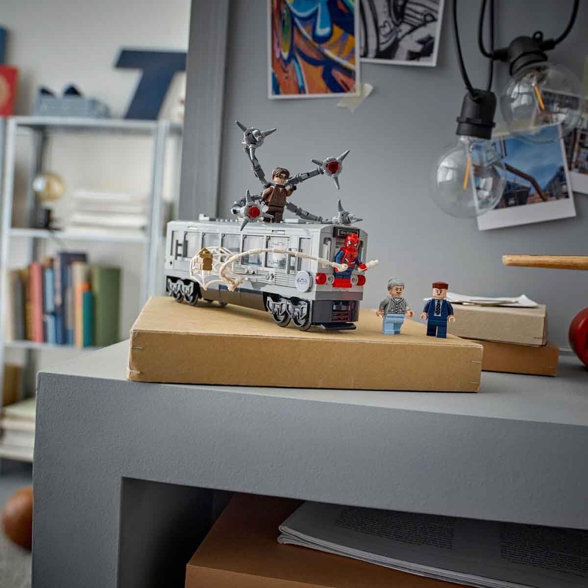 LEGO ǀ Marvel Spider-Man vs. Doc Ock: Showdown in der U-Bahn - Kreatives Spielzeug mit Superhelden Minifiguren - Spielzeug Zugmodell - Kinder Geschenk für Jungen und Mädchen ab 9 Jahren - 76321