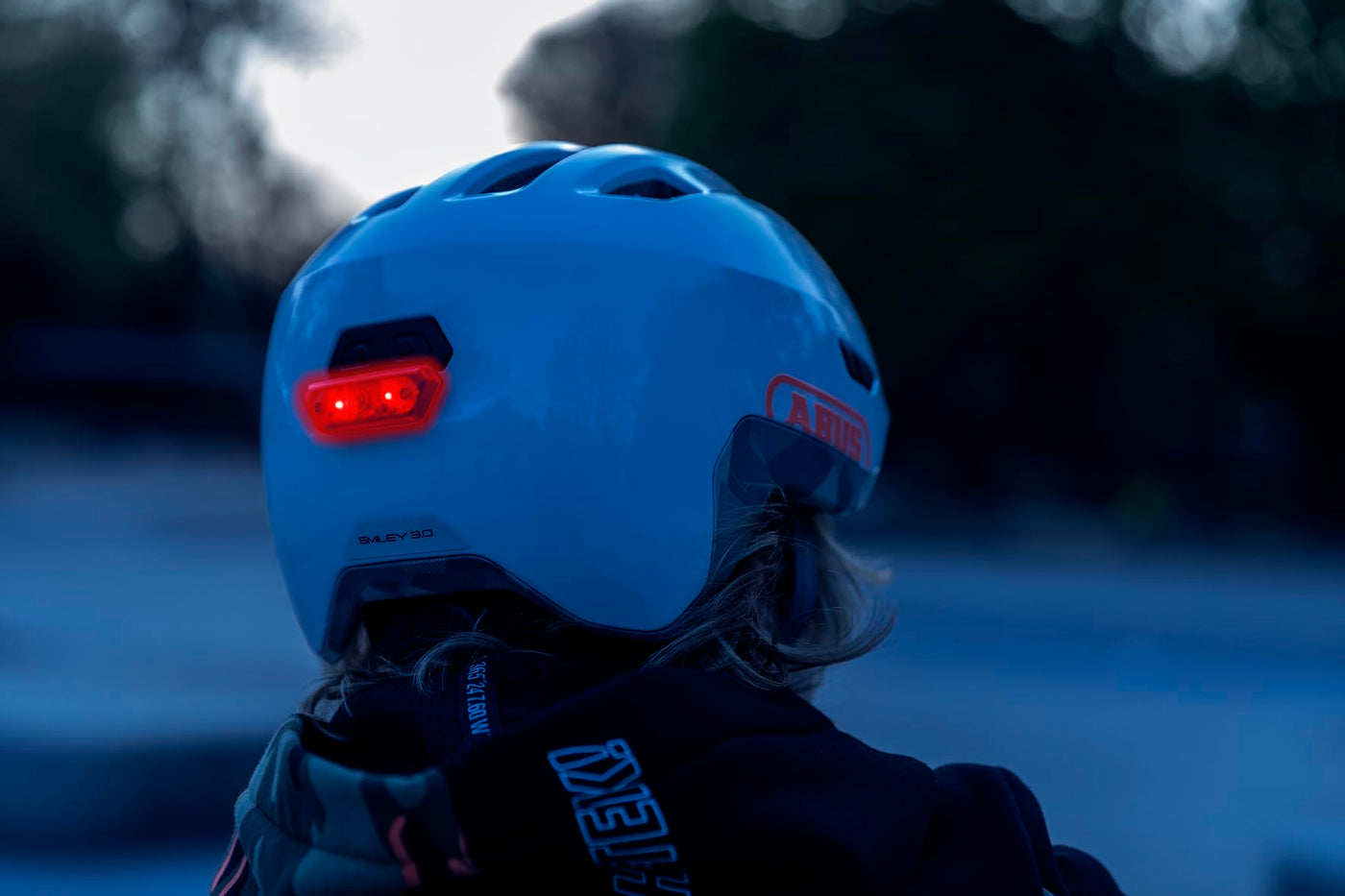 ABUS Helmlicht für Smiley 3.0 und Skurb Kid – per USB wiederaufladbare LED-Rückleuchte für Kinderhelme – Fahrradhelm-Zubehör