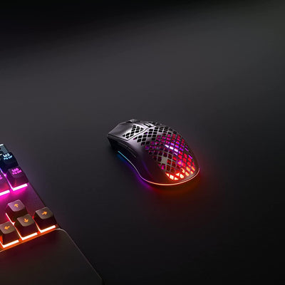 SteelSeries Aerox 3 Wireless - RGB Gaming-Mouse mit Öffnungen in der Oberfläche - Federleichtes, wasserabweisendes Design - Optischer TrueMove Air-Sensor mit 18.000 DPI - Onyx