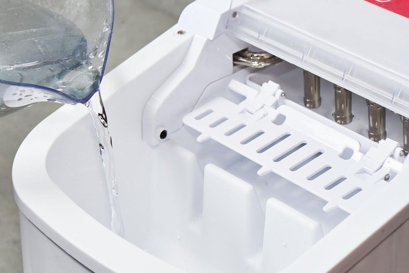 Salco Coca Cola Eiswürfelmaschine – Ice Maker mit 2 Eiswürfelgrößen – 10 kg Eiswürfel pro Tag – Retro-Design Weiß – Tragbare Eiswürfelmaschine für Cocktails, Getränke & Partys