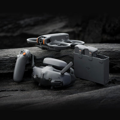 DJI Avata 2 Fly More Combo Bundle (3 Akkus), FPV-Drohne mit 4K-Kamera, 69 Minuten max. Flugzeit, Akrobatik auf Tastendruck, Kameradrohne mit Goggles 3 und RC Motion 3, mit Propellerschutz