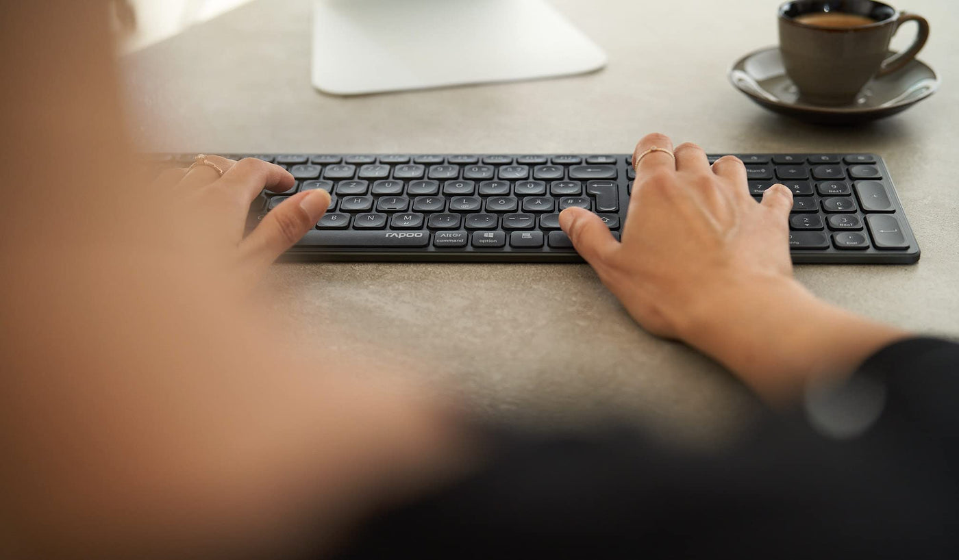 Rapoo 9800M kabelloses Tastatur-Maus Set Wireless Deskset 1600 DPI Sensor wiederaufladbarer Akku flaches Aluminium Design DE-Layout QWERTZ PC & Mac - dark grey