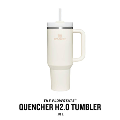 Stanley Quencher H2.0 FlowState Trinkflasche mit Strohhalm 1.2L - Thermobecher Kühlt 11 Stunden - 48 Stunden Eisgekühlt - Spülmaschinenfest - Thermosflasche BPA Frei - Kaffeebecher To Go - Cream