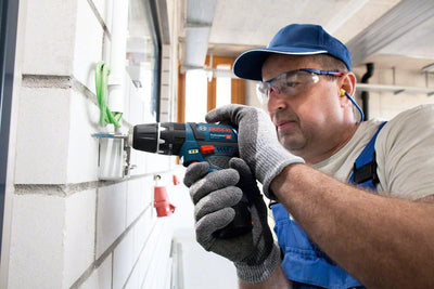 Bosch Professional 12V System Akku Schlagbohrschrauber GSB 12V-15 (Bohr-Ø Holz max: 19 mm, inkl. 2x 2.0Ah Akku + Ladegerät, 2x Bohrer-Set, 1x Bit-Set, Werkzeugtasche) - Amazon Exclusive Set Set