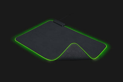 Razer Goliathus Chroma - Weiche Gaming Maus-Matte mit RGB Beleuchtung (Kabelhalterung, Stoff-Oberfläche, rutschfest, gesteppter Rand, optimiert für alle Mäuse) Schwarz