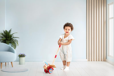 Hape Schiebetier Schmetterling mit bewegenden Flügeln aus Holz