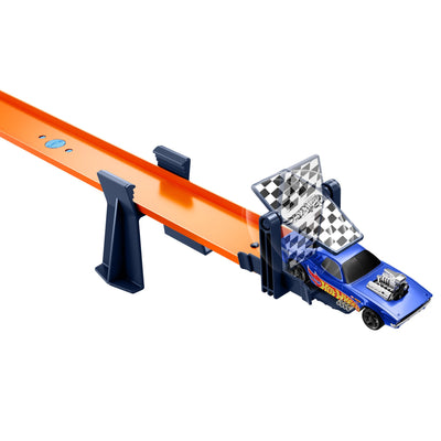 Hot Wheels Spielzeugauto-Trackset mit ferngesteuertem Fahrzeug im Maßstab 1:64 und mehr als 30 Trackteilen, Mehreren Konfigurationen, HXX45