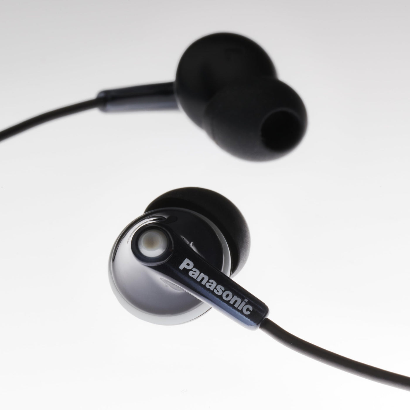 Panasonic RP-HJE125E-K Ergofit In-Ear-Kopfhörer mit kraftvollem Klang, bequemem rutschfestem Sitz und 3 Größen von Ohrstöpseln, schwarz