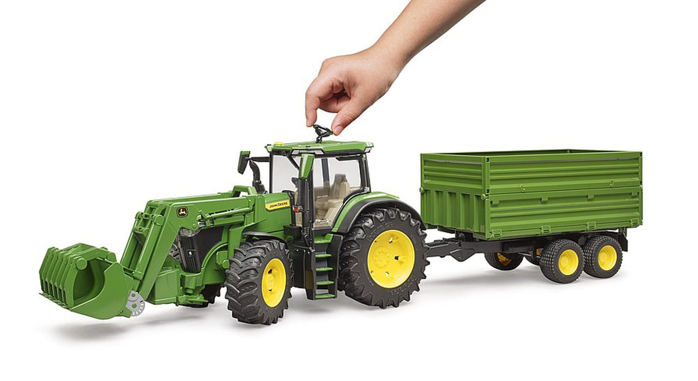 bruder 03155 - John Deere 7R 350 mit Frontlader und Tandemachstransportanhänger - 1:16 Fahrzeug, Traktor, Bulldog, Schlepper, Trecker, Landwirtschaft, Bauernhof, Anhänger, Kipper, bworld, Spielzeug