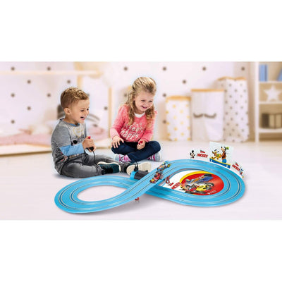 Carrera - 20063045 First I Mickey's Fun Race I Die erste Rennbahn für Kleinkinder mit Disney Figuren I 2,4 Meter Spielbahn Ergonomische Handregler I Mit Kreisel für extra Spielspaß