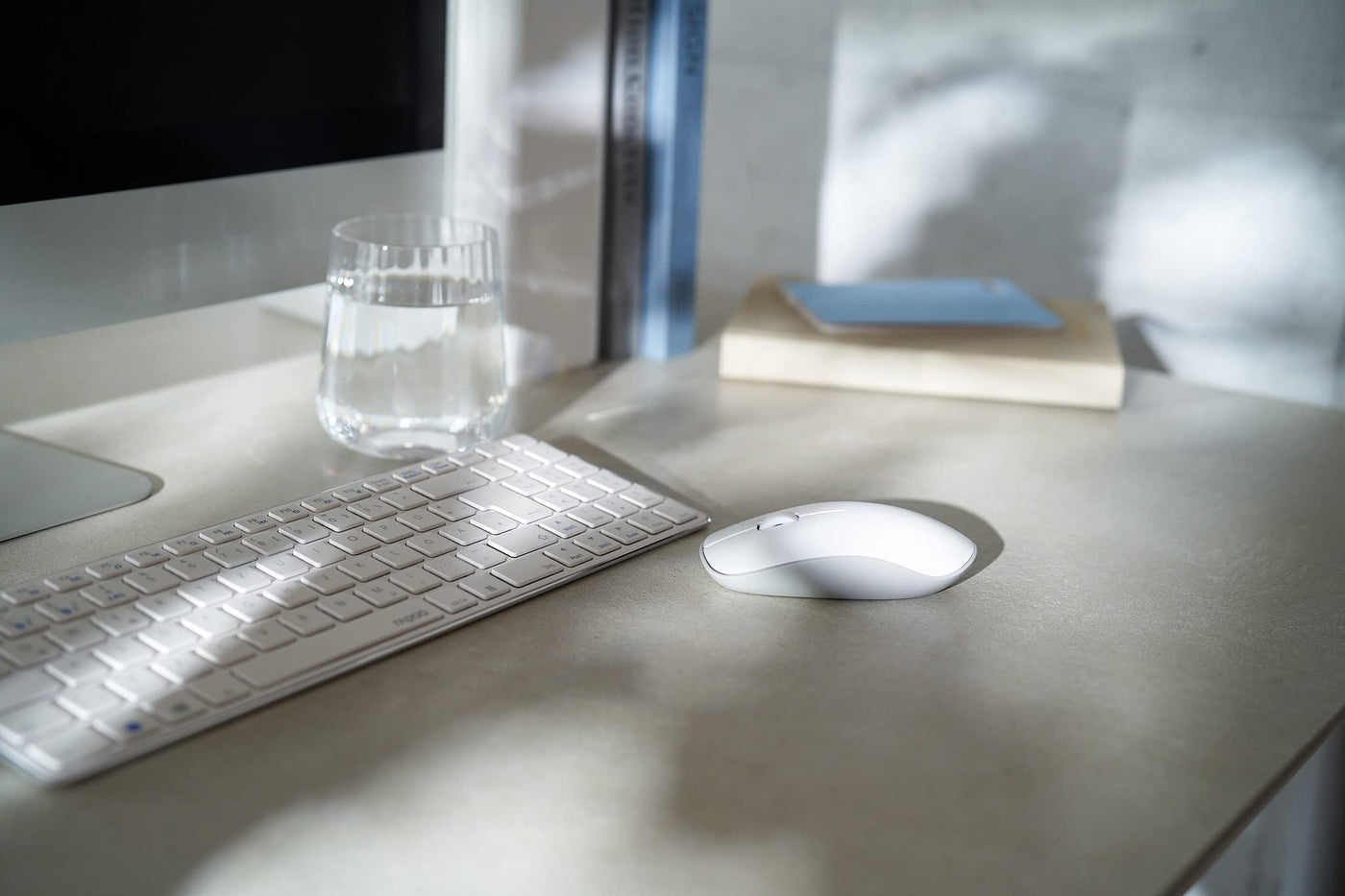 Rapoo 9300M kabelloses Tastatur-Maus Set Wireless Deskset 1300 DPI Sensor 12 Monate Batterielaufzeit kompakt DE-Layout QWERTZ PC & Mac - weiß