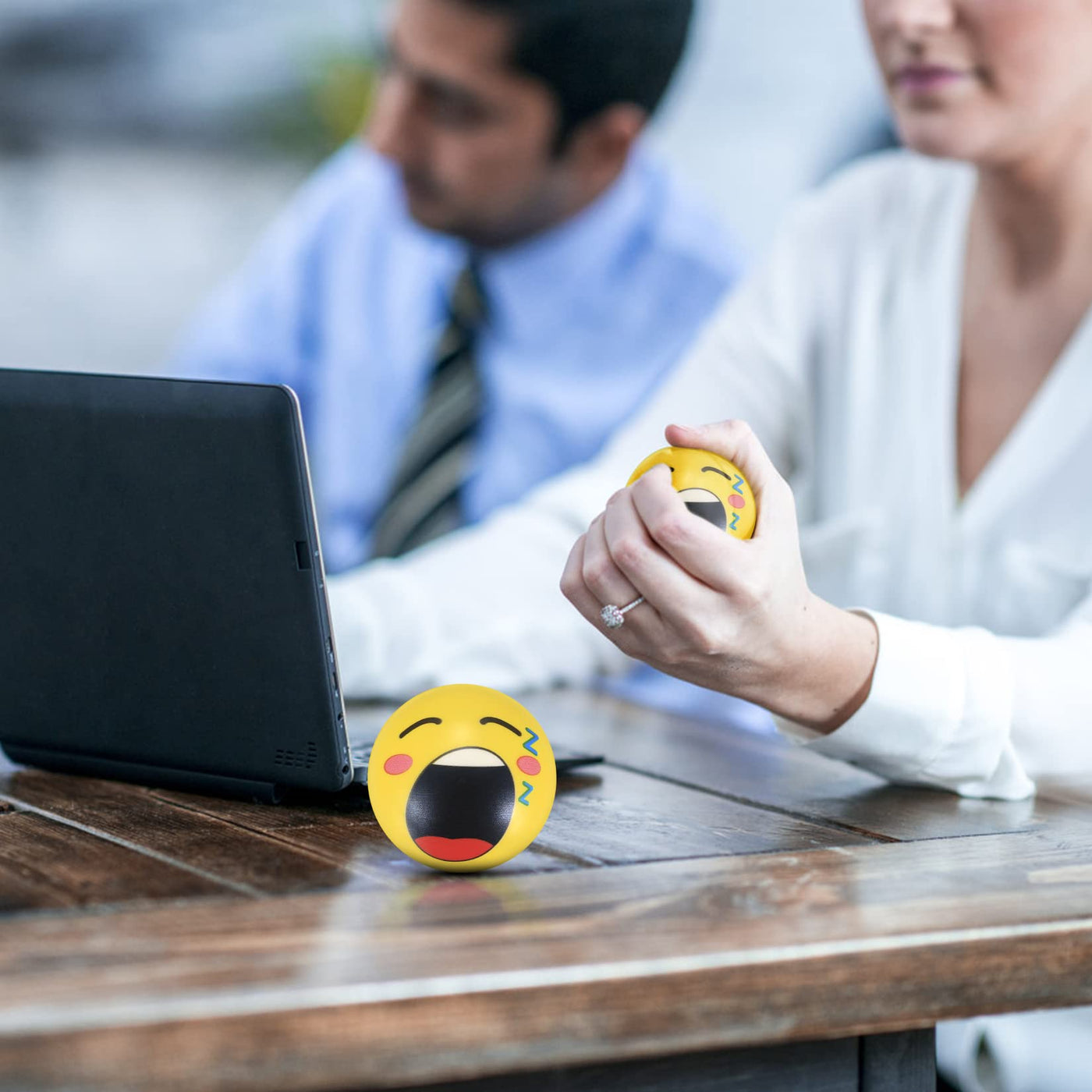 18 Stücke Stressball, Anti Stress Spielzeug Bälle, Antistressbälle für Kinder Erwachsene Mitgebsel Gastgeschenke Kindergeburtstag Weihnachten