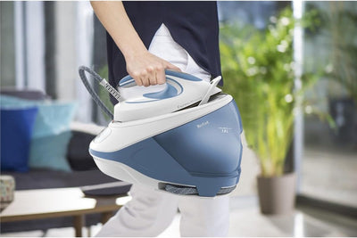 Tefal Dampfbügelstation Express Protect SV9202|7,5 bar|Dampfstoß:520 g/Min.|Dauerdampfmenge:130 g/Min.|Anti-Kalk-Kollektor|Durilium AirGlide Autoclean-Bügelsohle|2600w|1.8L|39.8x24.3x29.4cm|Weiß/Blau