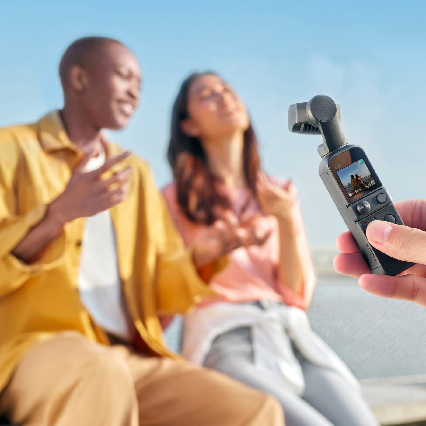 DJI Pocket 2 Creator Combo - 3-Achsen-Hand-Gimbal-Stabilisator mit 4K-Kamera, Vlog, Ultra-HD-Video, hochauflösendes 64-MP-Pixel-Foto, 1/1,7-Zoll-CMOS, HDR, Rauschunterdrückung, Zeitraffer, Zeitlupe