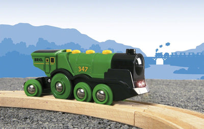 BRIO World 33593 Grüner Gustav elektrische Lok - Batterie-Lokomotive mit Licht & Sound - Kleinkinderspielzeug empfohlen ab 3 Jahren