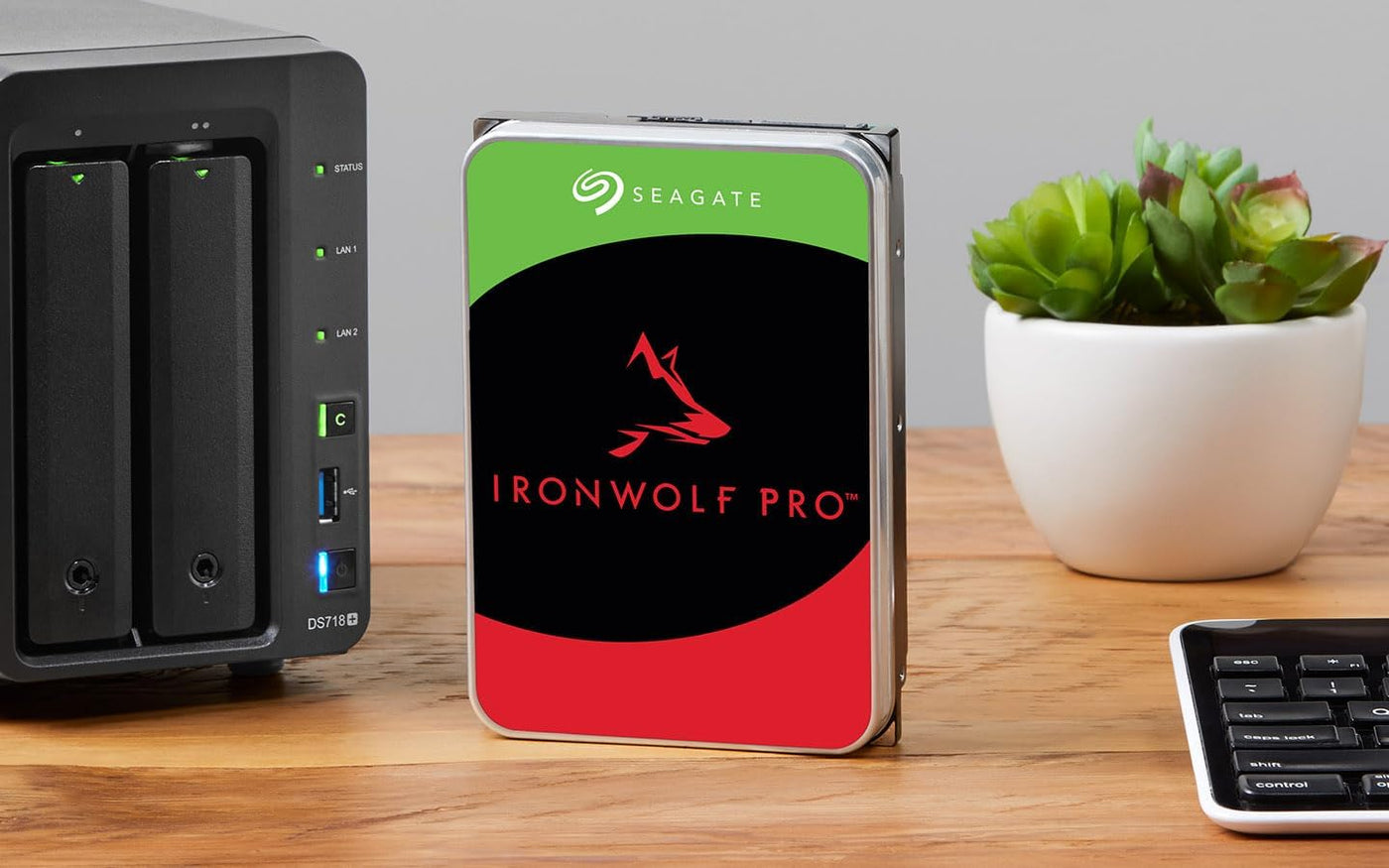 Seagate IronWolf Pro 16TB, NAS interne Festplatte, 3.5 Zoll, 7200 U/Min, CMR, 256 MB Cache, SATA 6 GB/S, inkl. 3 Jahre Rescue Service, Modellnr.: ST16000NTZ01