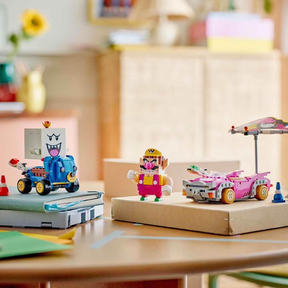 LEGO Super Mario: Mario Kart - Wario & König Buu Huu - Interaktives Spielzeug mit 2 Autos und 2 Figuren zum Spielen und Ausstellen - Gaming Geschenk für Jungen und Mädchen ab 8 Jahren - 72038
