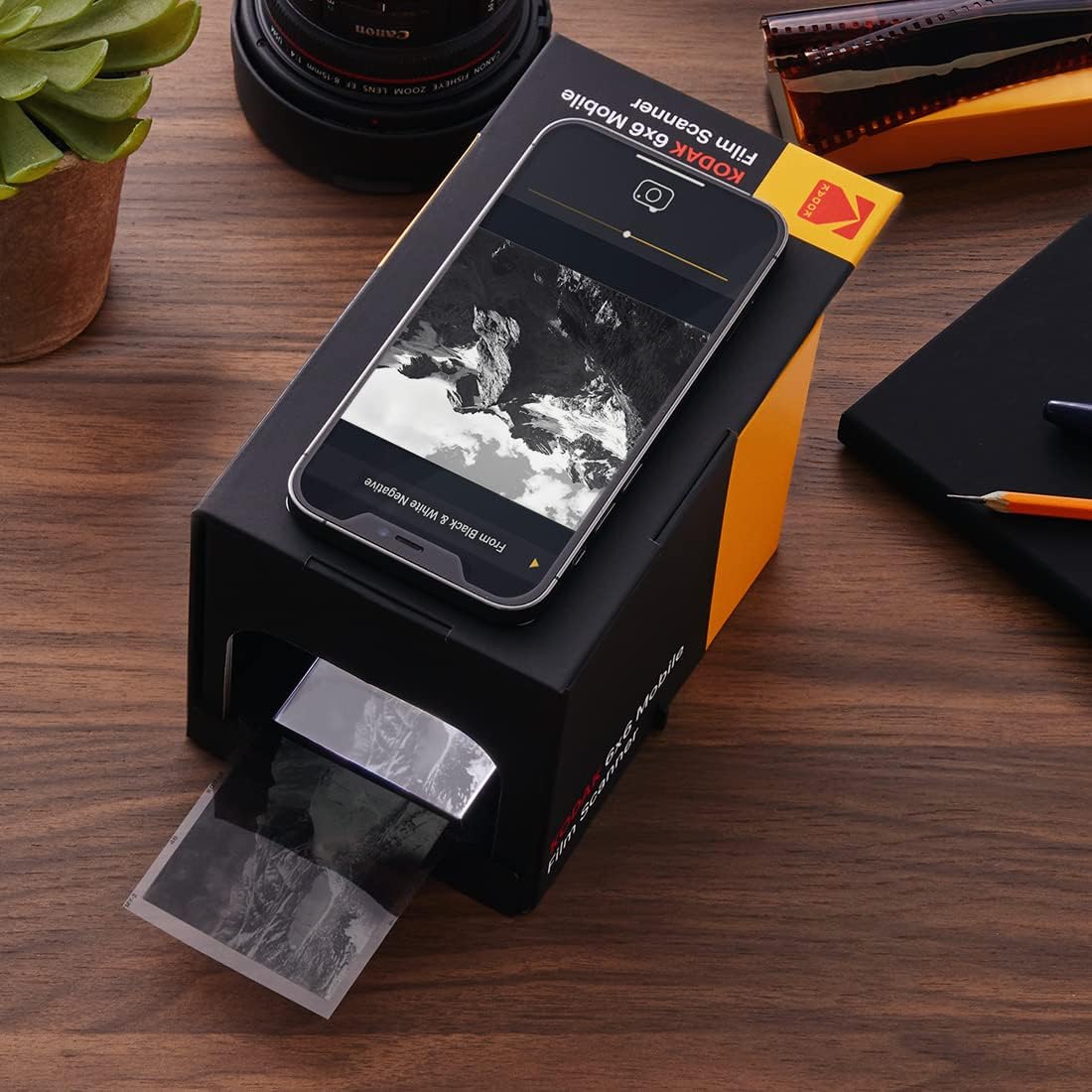 KODAK 6x6 Mobiler Filmscanner, konvertieren und speichern Sie 6x6 Dias und Negative [120 und 220 Filmformate] auf Ihrem Smartphone