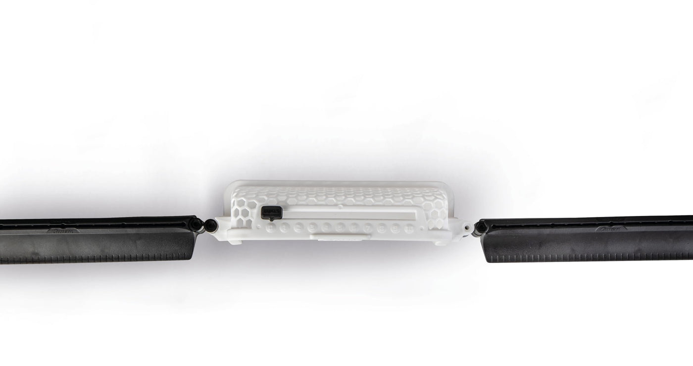 Carrera RC Fahrzeug Bundesliga Soccer Set I Spielfeld mit 2 Mini-RC-Autos – Tore, Ball, Sticker & Banden I Rennaction trifft Fußballspiel I Für Kinder ab 6 Jahren