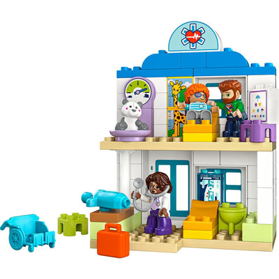 LEGO Duplo Erster Arztbesuch – Lernspielzeug für Mädchen und Jungen ab 2 Jahren – Montessori Spielzeug mit 4 Figuren, Arzt, Teddy, Erwachsener, Kinder und Gefühlskarten – Kinder Geschenk – 10449