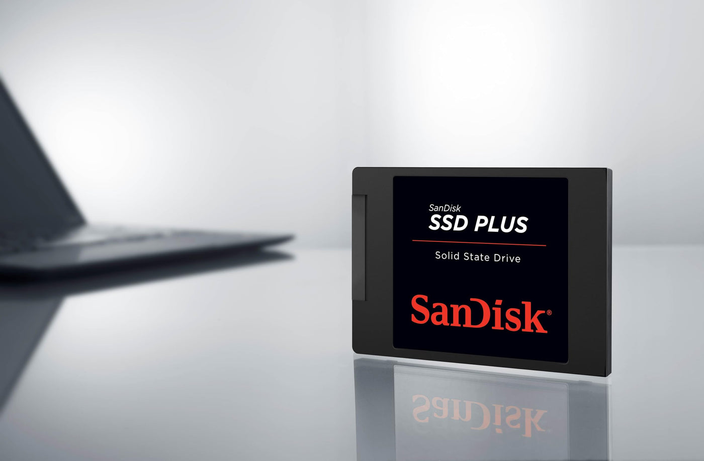 SanDisk SSD Plus interne SSD Festplatte 2 TB (schnelleres Hoch-, Herunterfahren und Laden, Lesegeschwindigkeit 545 MB/s, Schreibgeschwindigkeit 450 MB/s, stoßfest)