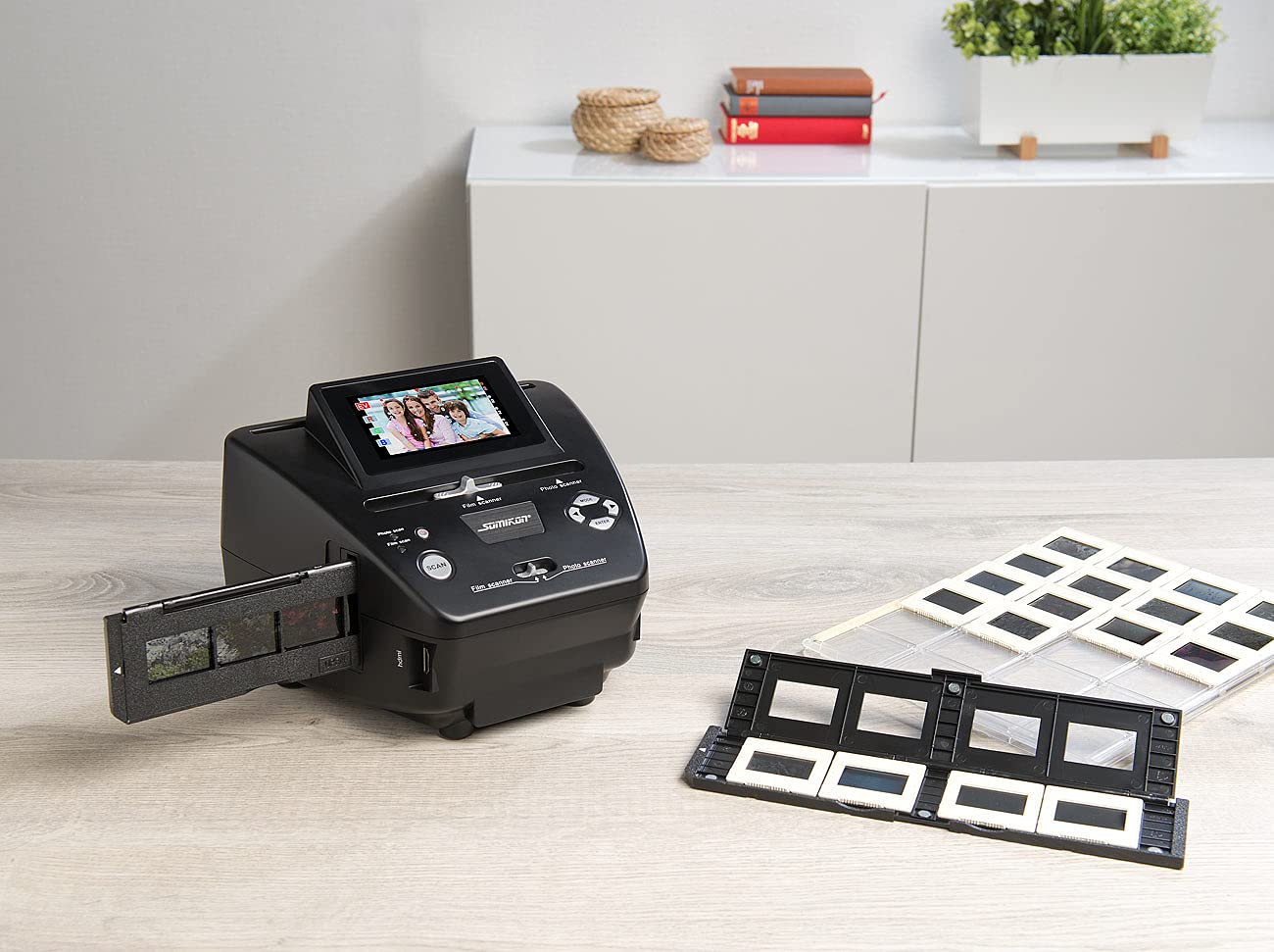 Somikon Diascanner: Foto-, Dia- & Negativscanner m. Display, ganz ohne PC, 2850 DPI, 20 MP (Photoscanner, Dias Scanner, diascaner)