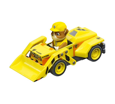 Carrera 20063035 FIRST PAW PATROL On the Double 2,4m Rennstrecken-Set | 2 ferngesteuerte Fahrzeuge mit Chase und Rubble | mit Handregler & Streckenteilen | Spielzeug für Kinder ab 3 Jahren