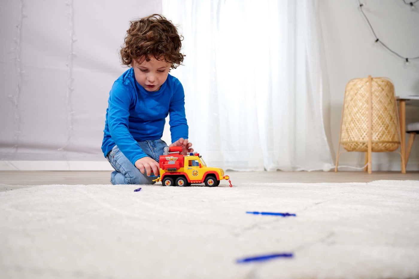 Simba 109251094 - Feuerwehrmann Sam Feuerwehrauto Venus 2.0 mit Figur, Originalsound, Blaulicht, Pfeilschussfunktion, Türen zum Öffnen, Penny Spielfigur, viel Zubehör, 19cm, ab 3 Jahren