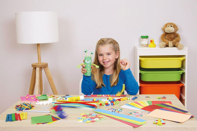 Lena 42663 Premium XXL Bastelkoffer mit 1300 Teile, Material zum Basteln, mit Moosgummi, Buntpapier, Perlen, Blumen, Pompon, Bänder, Knöpfe, Kulleraugen und vielem mehr, für Kinder ab 5 Jahre, Mittel