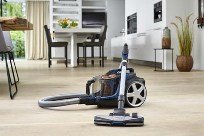 Philips PowerPro Expert Beutelloser Staubsauger – Kompakt, 900-W-Motor, PowerCyclone 8 Technologie für starke Saugleistung, Multi-Oberflächen-Reinigung, Allergy Lock, Super Turbo Bürste (FC9745/09)