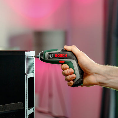 Bosch Akkuschrauber IXO (7. Generation; 3,6V; 2,0Ah; 5,5Nm; mit Mikro-USB-Kabel; Inklusive Winkel-Aufsatz; schraubt bis zu 190 Schrauben; im Karton) – Amazon Edition