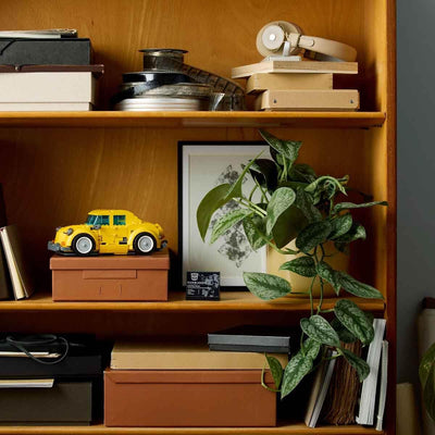 LEGO Icons Transformers Bumblebee, Roboter-Actionfigur für Erwachsene zum Sammeln, Bauset zum Film für Science-Fiction-Fans, lässt Sich in EIN Auto umbauen, Abenteuer-Spielzeug 10338