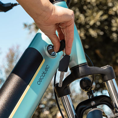 Cecotec Elektro-Stadtfahrrad Urban, 250W, 28-Zoll-Räder, 90 km Reichweite, 460 Wh Batterie, Vorderradfederung, 7-Gang-Shimano-Schaltung und Doppel-Hydraulikbremsscheiben