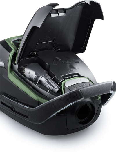 AEG VX9-2-ÖKO Staubsauger mit Beutel / 70% Recyclingmaterial / inkl. Zusatzdüsen / 12 m / 850 Watt / nur 65 dB(A) / 5 l Staubbeutelvolumen / waschbarer Filter / schwarz/grün / Exklusiv bei Amazon