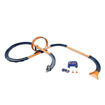 Hot Wheels Spielzeugauto-Trackset mit ferngesteuertem Fahrzeug im Maßstab 1:64 und mehr als 30 Trackteilen, Mehreren Konfigurationen, HXX45