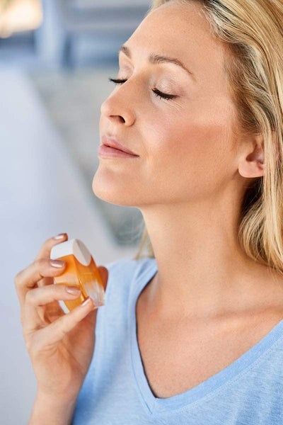 NIVEA SUN Eau de Toilette, Parfum mit dem Original Sonnencreme Duft, sommerlicher und erfrischender unisex, im ikonischen Parfüm-Flakon (30 ml)
