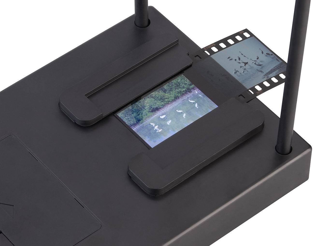 Somikon Dia und Negativ Scanner: 2er-Set Mobile Scanner für 35-mm-Dias & -Negative, LED-Beleuchtung,App (Foto Negativ Scanner, Smartphone Negativ-Scanner)