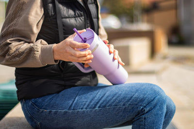 Milu Thermobecher 1200ml mit Strohhalm und Henkel – 48h Eis/24h kalt/12h heiß Edelstahl Tumbler 40oz mit Griff - Isolierbecher to go - Isolierflasche Trinkflasche doppelwandig isoliert (Lilac, 1200ml)