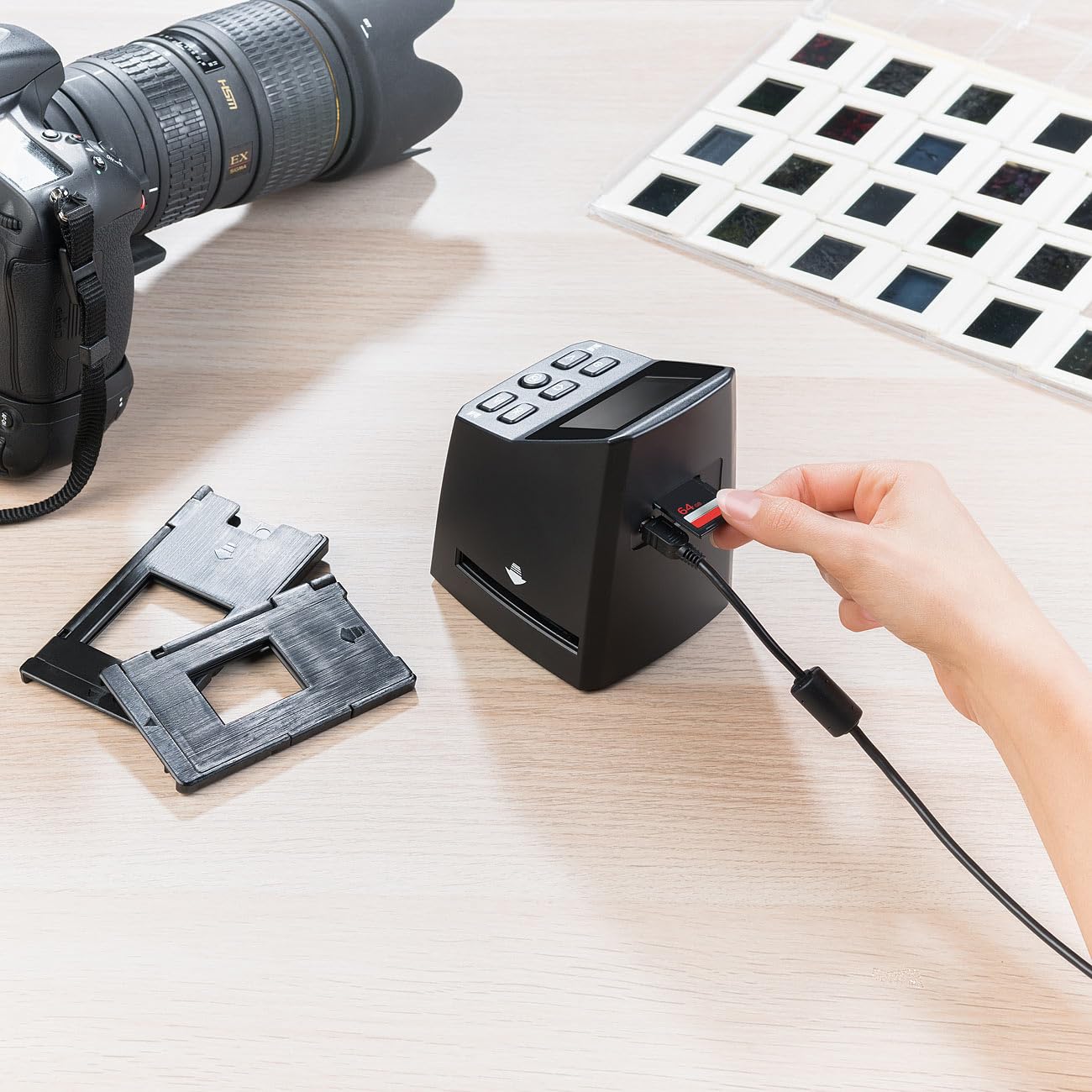 Somikon Dia und Negativscanner: Stand-Alone-Dia- & Negativ-Scanner mit 2,4" / 6,1 cm Display, 14,6 MP (Dia Betrachter, Dia Digitalisierer, Digitalisierung)