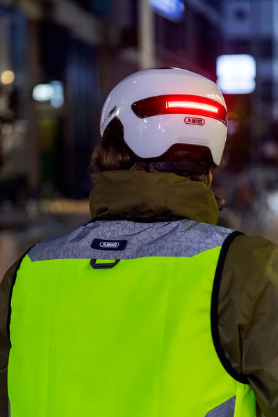 ABUS Urban Helm HUD-Y - mit magnetischem, aufladbarem LED-Rücklicht & Magnetverschluss - cooler Fahrradhelm für den Alltag - für Damen und Herren - Titan/Rot Matt, Größe M