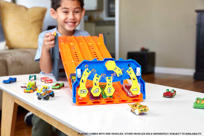Hot Wheels HGK41 - Rollout Raceway Trackset, lässt Sich zu Einer fünfspurigen Rennstrecke ausrollen, Aufbewahrungsbehälter, Spielzeug Autorennbahn für Kinder ab 4 Jahren