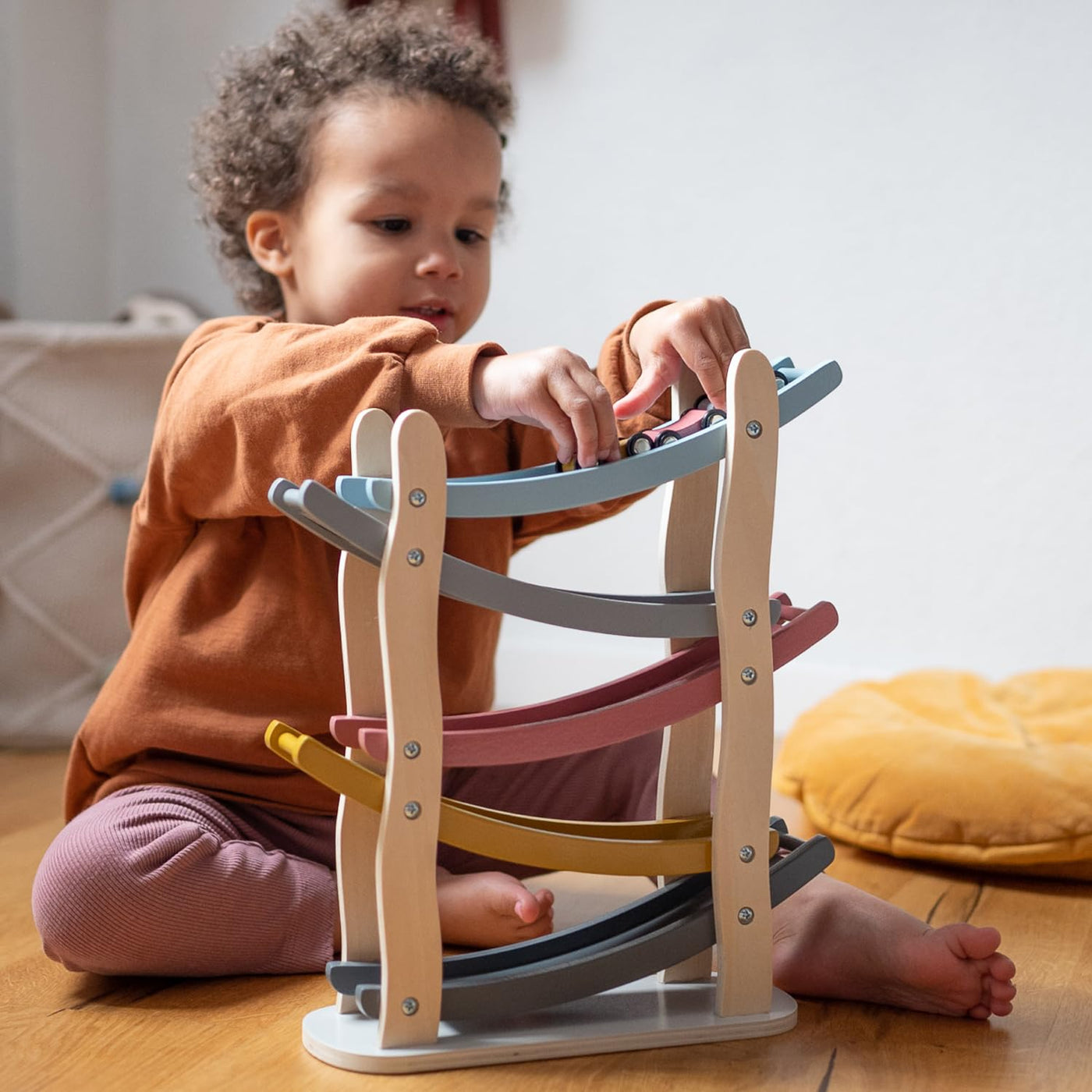 Kindsgut Murmelbahn, Motorik-Spielzeug aus Holz mit 4 Autos, dezente Farben und umweltfreundliche Materialien, kindgerecht, Luca