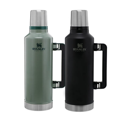 Stanley Classic Legendary Thermosflasche 2.3L - Thermos Hält 48 Stunden Heiß oder Kalt - Edelstahl Thermoskanne - BPA-Frei - Spülmaschinenfest - Matte Black