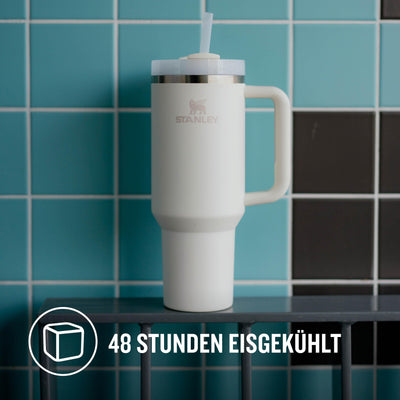 Stanley Quencher H2.0 FlowState Trinkflasche mit Strohhalm 1.2L - Thermobecher Kühlt 11 Stunden - 48 Stunden Eisgekühlt - Spülmaschinenfest - Thermosflasche BPA Frei - Kaffeebecher To Go - Cream